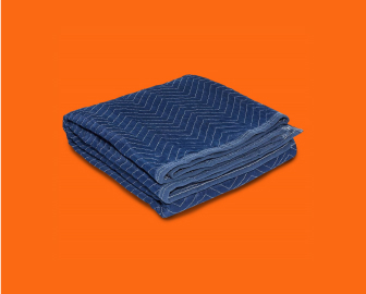 Couvertures de déménagement disponible chez Location Remorque Laval. Couvertures utiles pour protéger les meubles et autres cargaisons fragiles dans les déménagements. Couvertures de protection. Couvertures de déménagement à louer. Couvertures de transport. Toiles de déménagement. Couvertures pour meubles. Protection pour meubles. Couvertures rembourrées. Déménagement facile. 