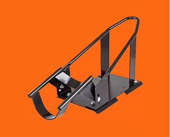 Support à moto disponible chez Location Remorque Laval. Cet étrier aide à la stabilité lors du transport d'une moto, plusieurs supports disponibles. Fixation pour moto. Cadre de maintien pour moto. Socle pour moto. Berceau pour moto. Soutien pour moto.